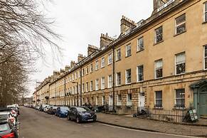 Elegant Georgian Flat in Historic Bath With Garden