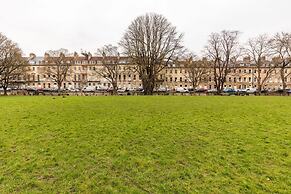 Elegant Georgian Flat in Historic Bath With Garden