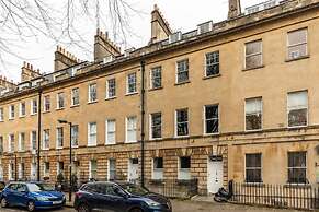 Elegant Georgian Flat in Historic Bath With Garden