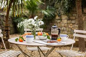 Elegant Georgian Flat in Historic Bath With Garden