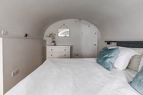 Elegant Georgian Flat in Historic Bath With Garden