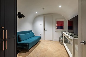 Elegant Georgian Flat in Historic Bath With Garden