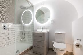 Elegant Georgian Flat in Historic Bath With Garden