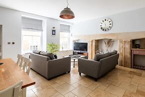 Elegant Georgian Flat in Historic Bath With Garden