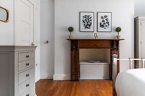 Elegant Georgian Flat in Historic Bath With Garden