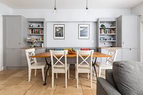 Elegant Georgian Flat in Historic Bath With Garden