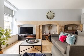 Elegant Georgian Flat in Historic Bath With Garden