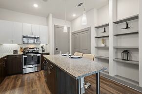 White Rock Lakewood Hideaway Pet-friendly Pool