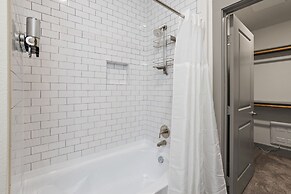 White Rock Lakewood Hideaway Pet-friendly Pool