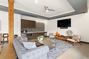 White Rock Lakewood Hideaway Pet-friendly Pool