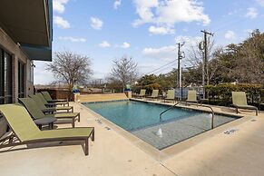 White Rock Lakewood Hideaway Pet-friendly Pool