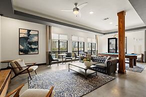 White Rock Lakewood Hideaway Pet-friendly Pool