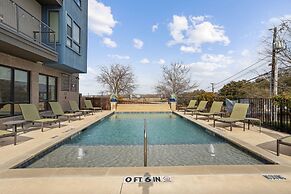 White Rock Lakewood Hideaway Pet-friendly Pool