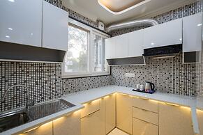 Alaya Stays Miyabi Executive Suite, Elegant 1-BHK Suite With Common Po