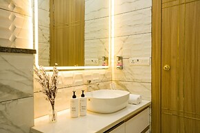 Alaya Stays Miyabi Executive Suite, Elegant 1-BHK Suite With Common Po