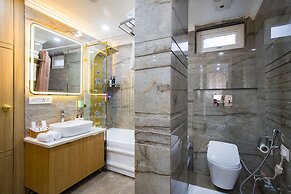 Alaya Stays Miyabi Executive Suite, Elegant 1-BHK Suite With Common Po