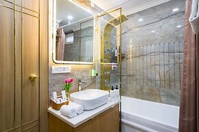 Alaya Stays Miyabi Executive Suite, Elegant 1-BHK Suite With Common Po