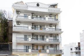 Alaya Stays Miyabi Executive Suite, Elegant 1-BHK Suite With Common Po