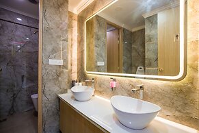 Alaya Stays Miyabi Executive Suite, Elegant 1-BHK Suite With Common Po