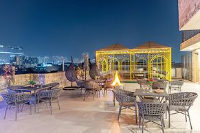 Alaya Stays Miyabi Executive Suite, Elegant 1-BHK Suite With Common Po