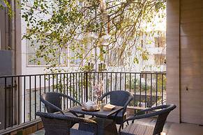 Alaya Stays Miyabi Executive Suite, Elegant 1-BHK Suite With Common Po