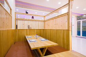 Alaya Stays Miyabi Executive Suite, Elegant 1-BHK Suite With Common Po