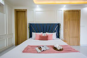 Alaya Stays Miyabi Executive Suite, Elegant 1-BHK Suite With Common Po
