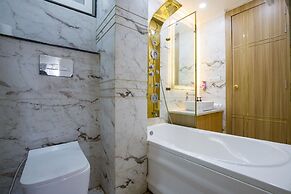 Alaya Stays Miyabi Executive Suite, Elegant 1-BHK Suite With Common Po