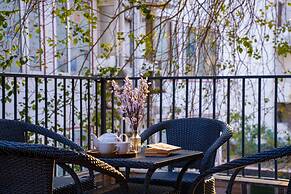 Alaya Stays Miyabi Executive Suite, Elegant 1-BHK Suite With Common Po