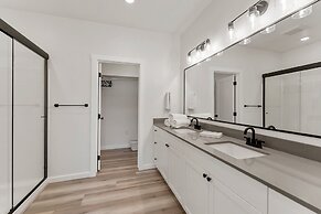 Sand Cove Retreat 5 Bedroom Townhouse