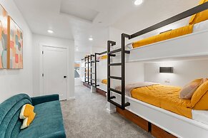 Sand Cove Retreat 5 Bedroom Townhouse