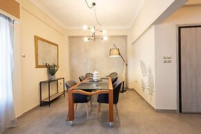 2-bedroom Retreat Just Steps From the Sea