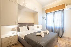 2-bedroom Retreat Just Steps From the Sea