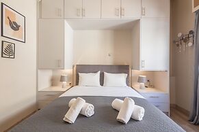 2-bedroom Retreat Just Steps From the Sea