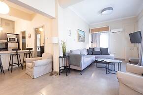 2-bedroom Retreat Just Steps From the Sea