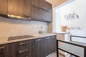 2-bedroom Retreat Just Steps From the Sea