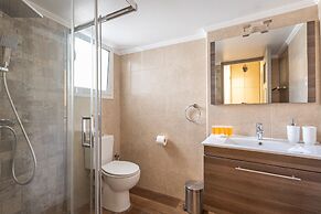 2-bedroom Retreat Just Steps From the Sea