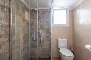 2-bedroom Retreat Just Steps From the Sea