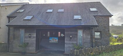 Countryside Cottage in Swansea Near Gower