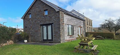 Countryside Cottage in Swansea Near Gower