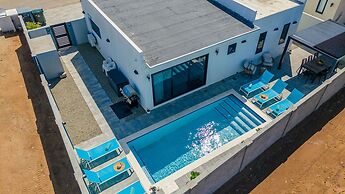 La Perla 2br2ba Home w Private Pool Patio BBQ