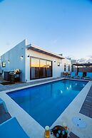 La Perla 2br2ba Home w Private Pool Patio BBQ