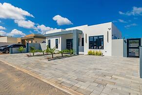 La Perla 2br2ba Home w Private Pool Patio BBQ