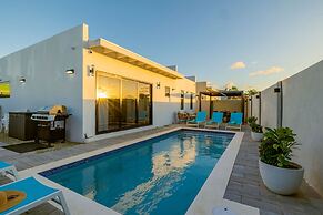 La Perla 2br2ba Home w Private Pool Patio BBQ