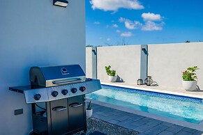 La Perla 2br2ba Home w Private Pool Patio BBQ