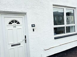 Warm & Cosy Home in Glasgow