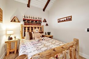 Bear Paws and Rest Retreat #2542