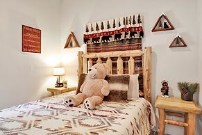 Bear Paws and Rest Retreat #2542