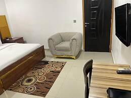BRICK ROCK HOTEL AND SUITES
