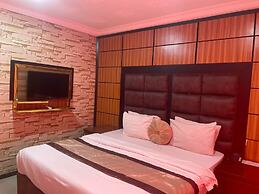 BRICK ROCK HOTEL AND SUITES